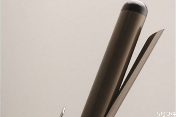 濕發(fā)能用陶瓷卷發(fā)棒嗎 燙卷棒能不能燙濕的頭發(fā) 濕發(fā)能用陶瓷卷發(fā)棒嗎 燙卷棒能不能燙濕的頭發(fā)