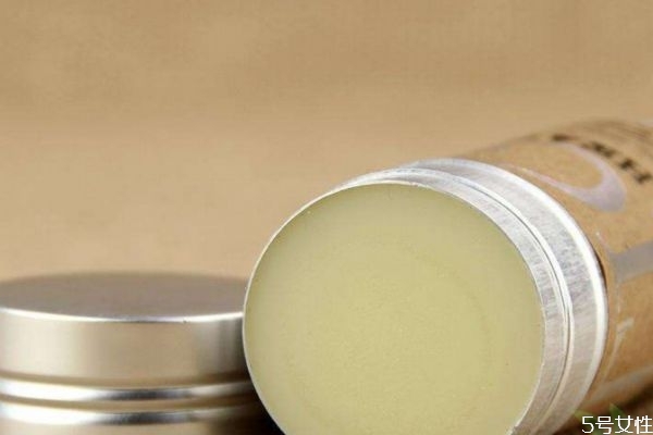 發(fā)蠟怎樣抓短發(fā)型 發(fā)蠟怎么抓出蓬松感 發(fā)蠟怎樣抓短發(fā)型 發(fā)蠟怎么抓出蓬松感