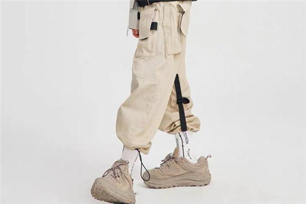 束腳褲配什么鞋子好看 束腳褲怎么搭配鞋子 束腳褲配什么鞋子好看 束腳褲怎么搭配鞋子