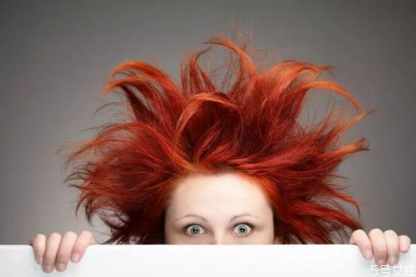 頭發(fā)染花了該怎么辦 頭發(fā)染花了怎么補(bǔ)救 頭發(fā)染花了該怎么辦 頭發(fā)染花了怎么補(bǔ)救