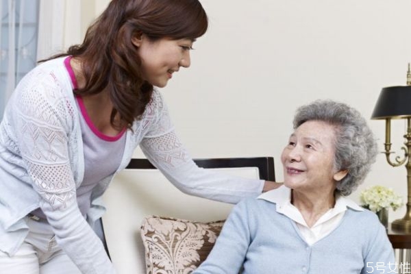 洋媳婦應(yīng)該怎么和婆婆相處 洋媳婦和婆婆相處的方法 洋媳婦應(yīng)該怎么和婆婆相處 洋媳婦和婆婆相處的方法