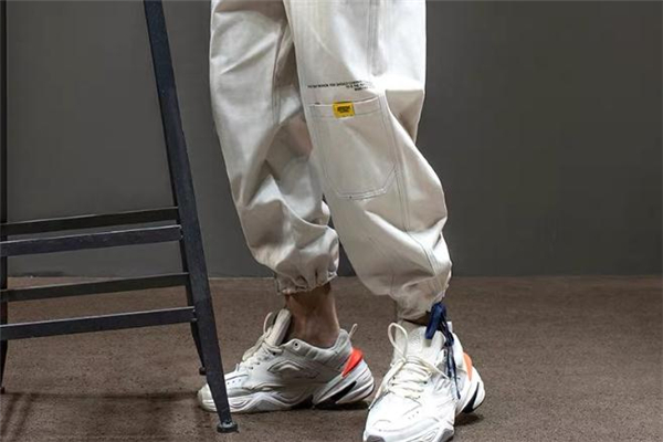 束腳褲什么顏色好看 束腳褲流行什么顏色 束腳褲什么顏色好看 束腳褲流行什么顏色