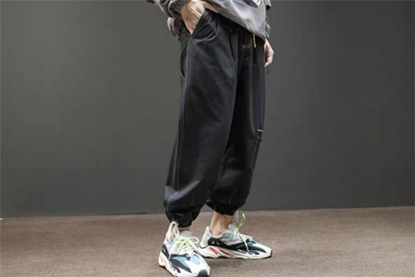 束腳褲什么顏色好看 束腳褲流行什么顏色 束腳褲什么顏色好看 束腳褲流行什么顏色