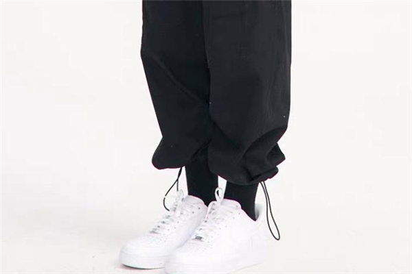束腳褲配什么鞋子好看 束腳褲怎么搭配鞋子 束腳褲配什么鞋子好看 束腳褲怎么搭配鞋子