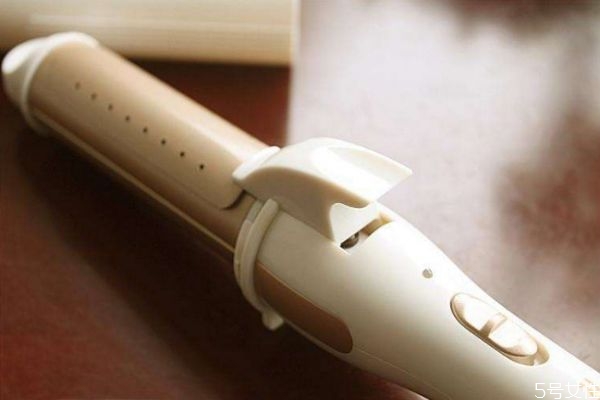 卷發(fā)棒要預(yù)熱多久 卷發(fā)棒的使用頻率 卷發(fā)棒要預(yù)熱多久 卷發(fā)棒的使用頻率