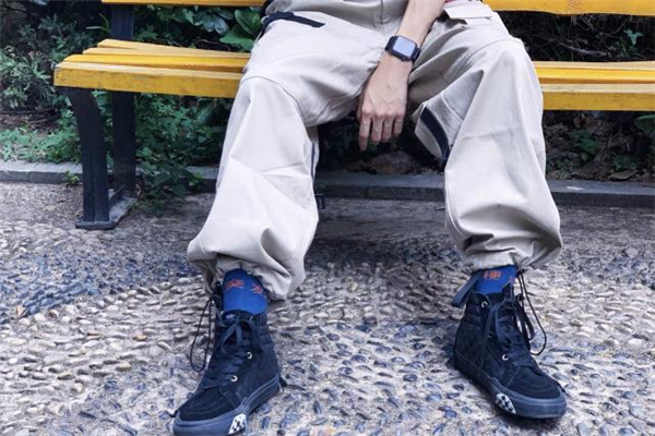 束腳褲配什么鞋子好看 束腳褲怎么搭配鞋子 束腳褲配什么鞋子好看 束腳褲怎么搭配鞋子