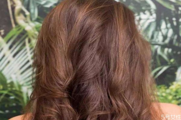 卷發(fā)后怎么保持卷度 卷發(fā)棒卷頭發(fā)的使用誤區(qū) 卷發(fā)后怎么保持卷度 卷發(fā)棒卷頭發(fā)的使用誤區(qū)