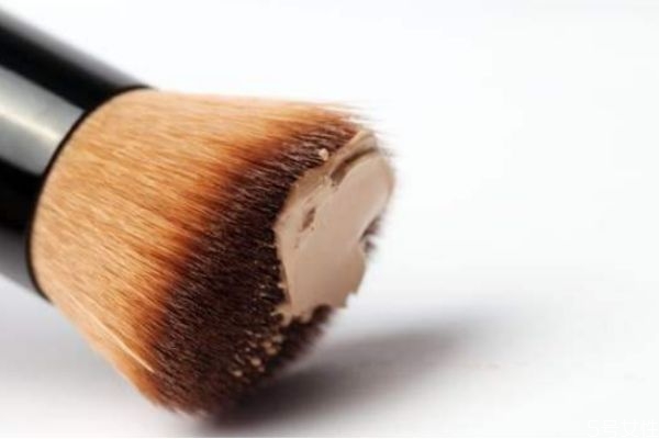 粉底刷好用嗎 使用粉底刷的好處 粉底刷好用嗎 使用粉底刷的好處