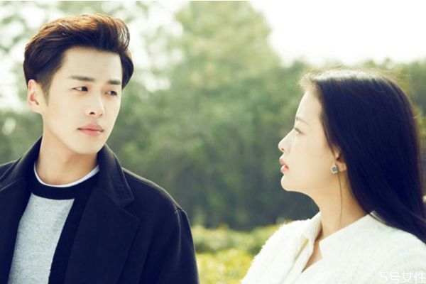 女朋友最想問男朋友什么問題 女友必問男友的十大問題 女朋友最想問男朋友什么問題 女友必問男友的十大問題