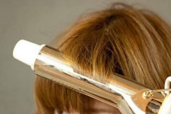 卷發(fā)后怎么保持卷度 卷發(fā)棒卷頭發(fā)的使用誤區(qū) 卷發(fā)后怎么保持卷度 卷發(fā)棒卷頭發(fā)的使用誤區(qū)