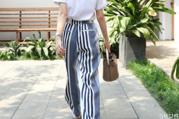 拖地褲怎么搭配好看 拖地褲的搭配方法 拖地褲怎么搭配好看 拖地褲的搭配方法
