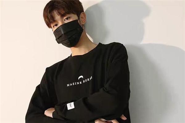 港風(fēng)衛(wèi)衣什么顏色好看 港風(fēng)衛(wèi)衣流行什么顏色 港風(fēng)衛(wèi)衣什么顏色好看 港風(fēng)衛(wèi)衣流行什么顏色