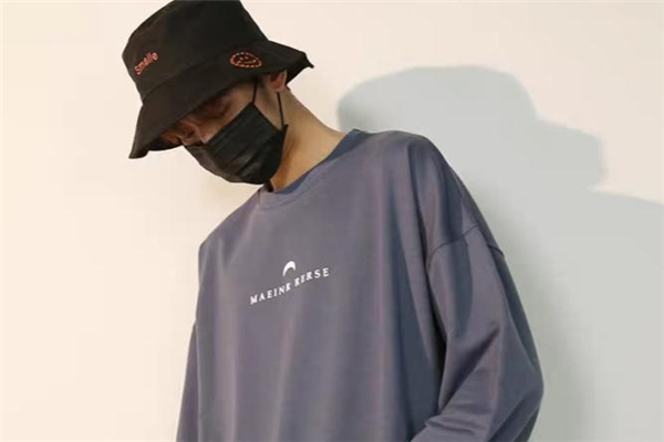 港風(fēng)衛(wèi)衣什么顏色好看 港風(fēng)衛(wèi)衣流行什么顏色 港風(fēng)衛(wèi)衣什么顏色好看 港風(fēng)衛(wèi)衣流行什么顏色