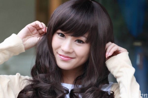 假發(fā)可以用吹風機吹嗎 假發(fā)可以用卷發(fā)棒嗎