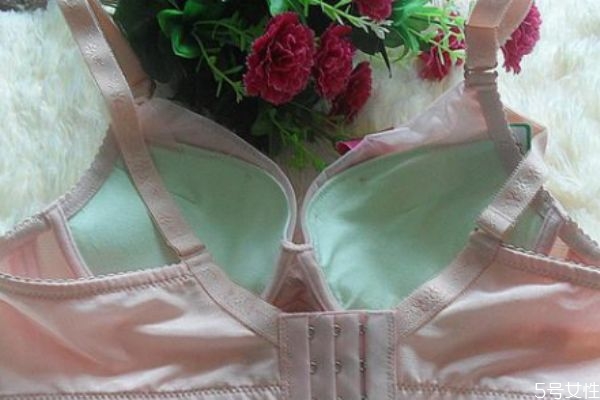 內(nèi)衣發(fā)黃的原因 為什么內(nèi)衣會(huì)發(fā)黃 內(nèi)衣發(fā)黃的原因 為什么內(nèi)衣會(huì)發(fā)黃