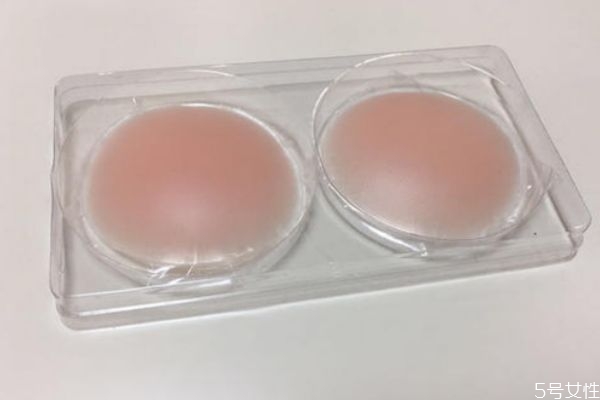 夏天乳貼粘不住怎么辦 夏天乳貼應(yīng)該怎么貼 夏天乳貼粘不住怎么辦 夏天乳貼應(yīng)該怎么貼