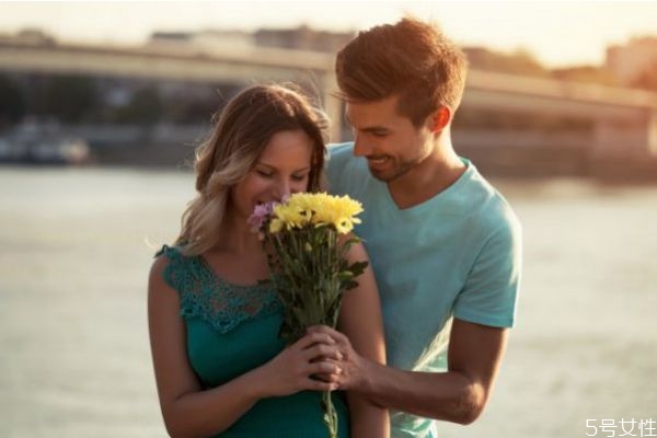 怎么讓夫妻的感情加深 夫妻相處口訣 怎么讓夫妻的感情加深 夫妻相處口訣