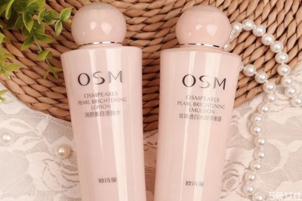 為什么補水后臉油油的 補水后很油如何解決 為什么補水后臉油油的 補水后很油如何解決