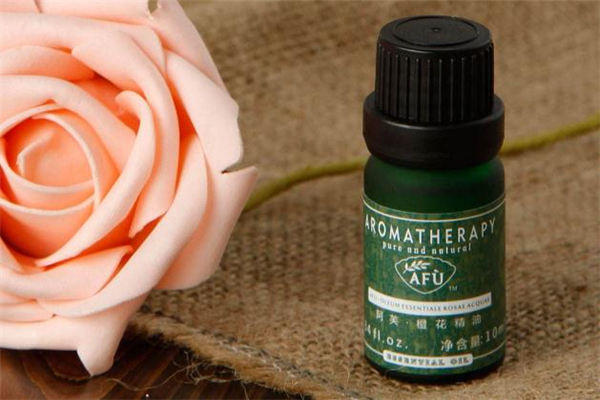 豐胸精油可以長(zhǎng)期使用嗎 豐胸精油會(huì)過敏嗎