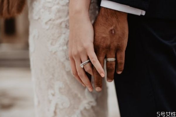 真正放下前妻是怎樣的 男人還惦記前妻的表現(xiàn) 真正放下前妻是怎樣的 男人還惦記前妻的表現(xiàn)