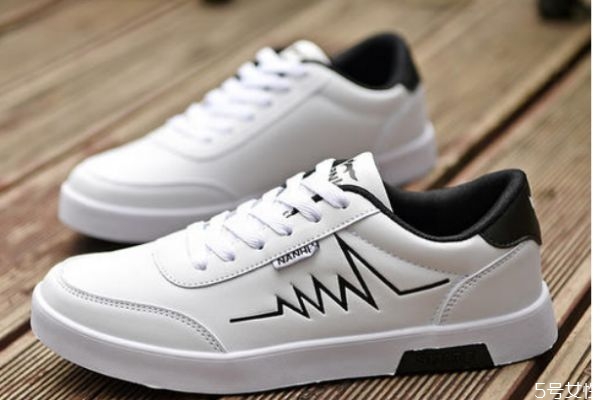 小白鞋配什么衣服好看 小白鞋應(yīng)該怎么搭配 小白鞋配什么衣服好看 小白鞋應(yīng)該怎么搭配