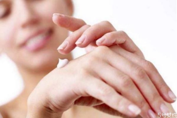 幾塊錢的護(hù)手霜能用嗎 廉價護(hù)手霜有什么危害 幾塊錢的護(hù)手霜能用嗎 廉價護(hù)手霜有什么危害