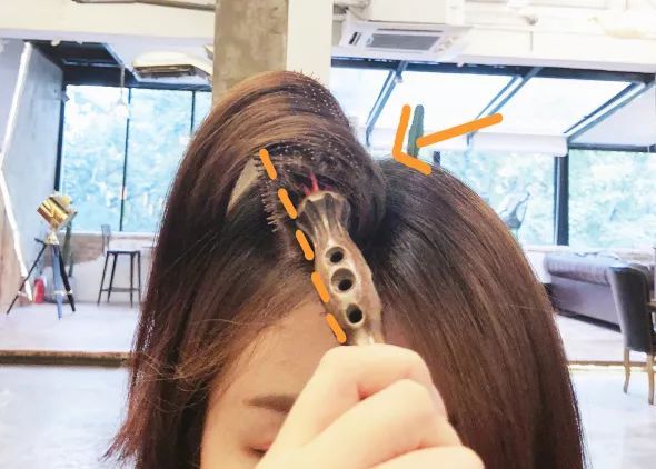 頭發(fā)怎么吹比較蓬松 頭發(fā)吹蓬松的技巧 頭發(fā)怎么吹比較蓬松 頭發(fā)吹蓬松的技巧