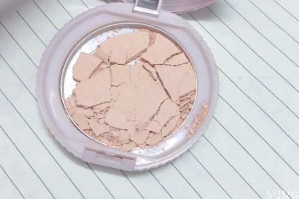 粉餅結塊可以怎么辦 粉餅結塊的解決方法 粉餅結塊可以怎么辦 粉餅結塊的解決方法