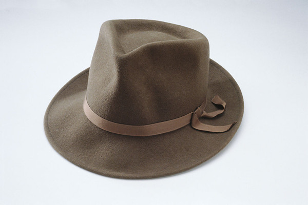 軟塌的帽子怎么撐起來 軟塌的帽子撐起來的方法 軟塌的帽子怎么撐起來 軟塌的帽子撐起來的方法