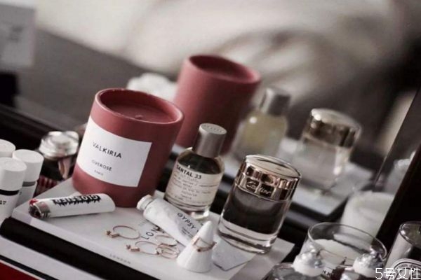 香水應(yīng)該怎么用 香水的正確用法 香水應(yīng)該怎么用 香水的正確用法