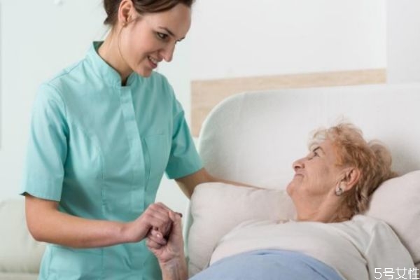 老公在異地出軌怎么辦 老公在外地出軌的表現(xiàn) 老公在異地出軌怎么辦 老公在外地出軌的表現(xiàn)