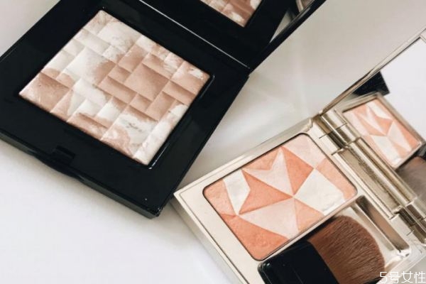 高光和腮紅的位置一樣嗎 高光和腮紅的位置一樣嗎