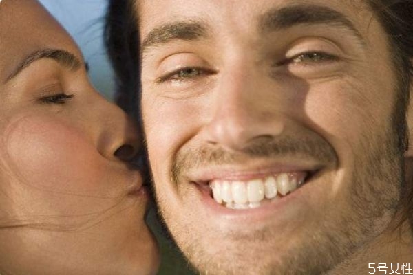 老公出軌怎樣讓他內(nèi)疚 讓出軌男人的后悔的方法 老公出軌怎樣讓他內(nèi)疚 讓出軌男人的后悔的方法