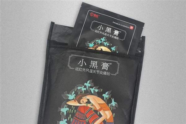 花紅小黑膏經(jīng)期能貼嗎 花紅小黑膏哺乳期可以貼嗎 花紅小黑膏經(jīng)期能貼嗎 花紅小黑膏哺乳期可以貼嗎