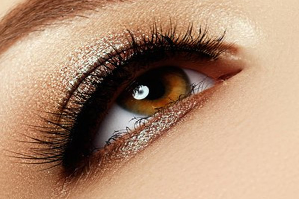 圓眼睛適合什么顏色的眼影呢 圓眼睛適合什么顏色的眼影呢