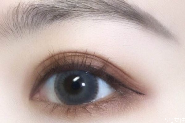 畫眼影的時候要注意什么 畫眼影的時候要注意什么