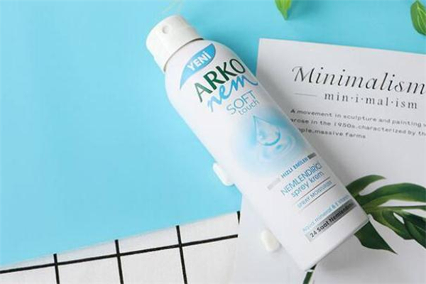 止汗露可以涂在衣服上嗎 止汗露會(huì)染黃衣服嗎 止汗露可以涂在衣服上嗎 止汗露會(huì)染黃衣服嗎