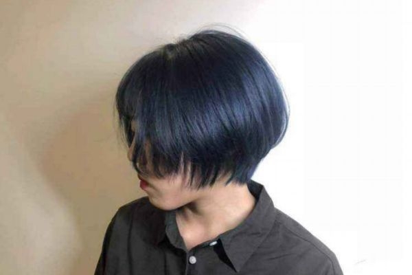 藍黑色頭發(fā)顯黑嗎 藍黑色頭發(fā)會顯老嗎 藍黑色頭發(fā)顯黑嗎 藍黑色頭發(fā)會顯老嗎