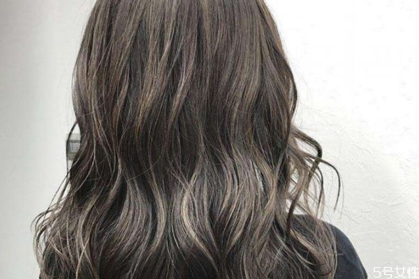 如何健康染發(fā) 染發(fā)需要注意的問(wèn)題 如何健康染發(fā) 染發(fā)需要注意的問(wèn)題