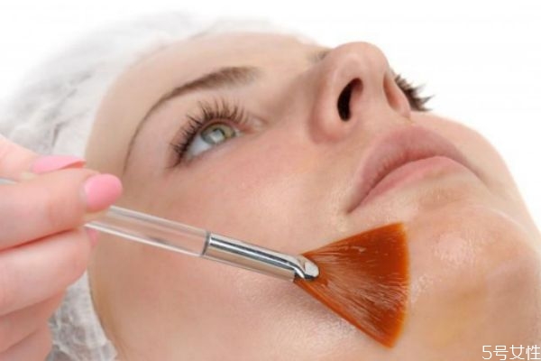 嘴唇顏色太暗是怎么回事 嘴唇顏色暗怎么調(diào)理 嘴唇顏色太暗是怎么回事 嘴唇顏色暗怎么調(diào)理