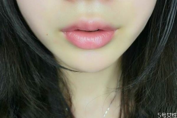 嘴唇顏色暗怎樣改善 嘴唇黑怎樣變回紅潤 嘴唇顏色暗怎樣改善 嘴唇黑怎樣變回紅潤