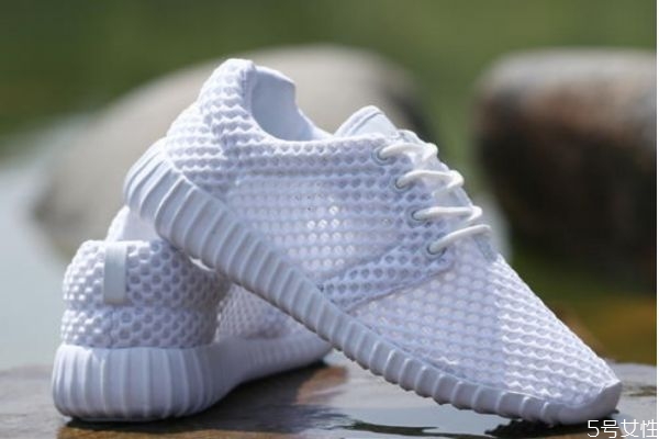 白色的網(wǎng)面鞋應該怎么清洗 白色的網(wǎng)面鞋清洗的方法 白色的網(wǎng)面鞋應該怎么清洗 白色的網(wǎng)面鞋清洗的方法