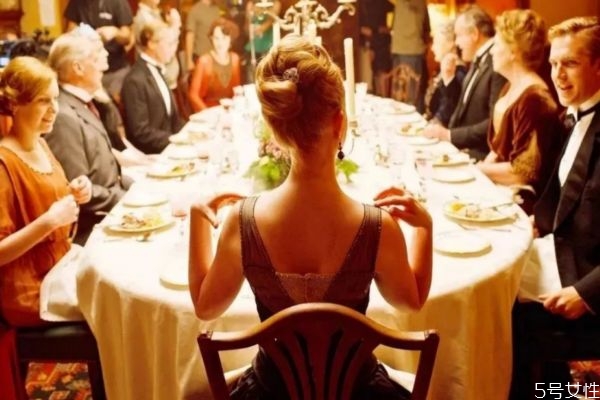 什么是茶歇裙 茶歇裙有什么特點(diǎn) 什么是茶歇裙 茶歇裙有什么特點(diǎn)