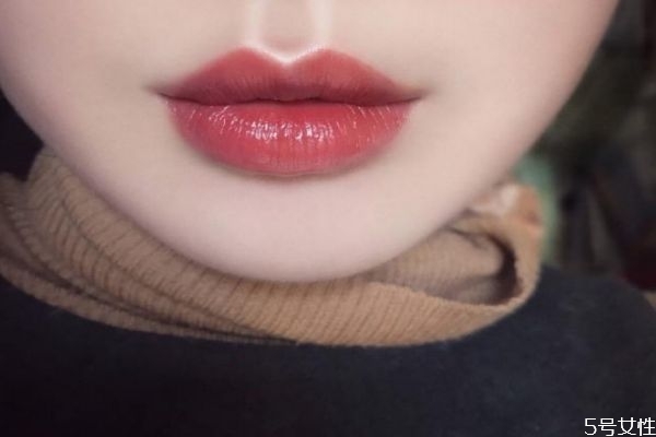口紅太油了怎么辦 口紅太油了怎么辦