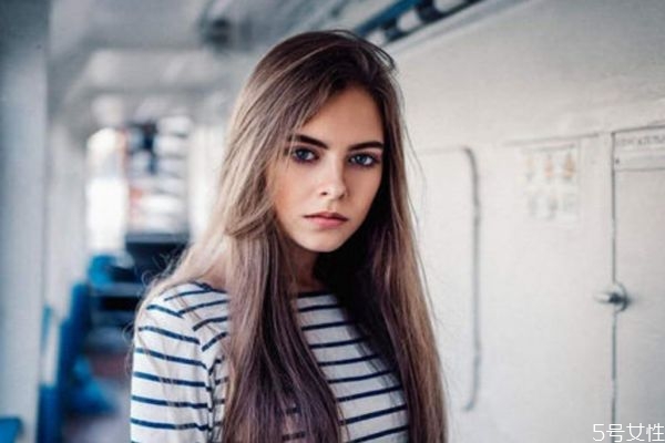 女友吃醋應該怎么哄 哄女友的秘訣有什么