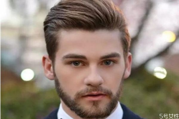 大背頭用發(fā)油還是發(fā)蠟 大背頭怎么打理更有型 大背頭用發(fā)油還是發(fā)蠟 大背頭怎么打理更有型