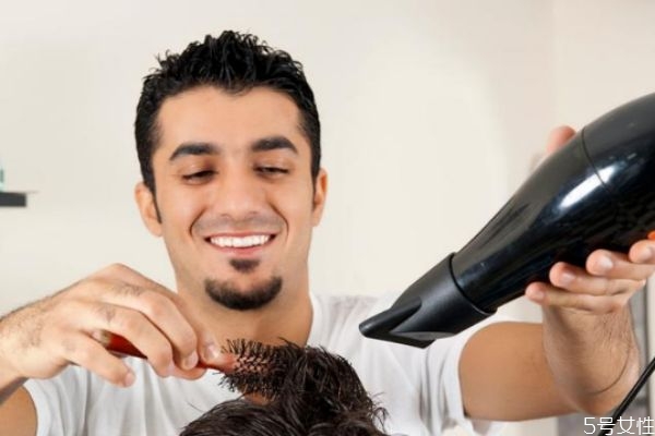 啫喱膏和彈力素哪個好 啫喱膏和彈力素使用順序 啫喱膏和彈力素哪個好 啫喱膏和彈力素使用順序