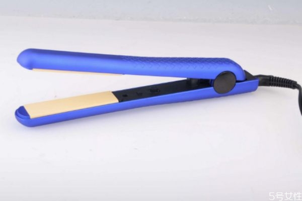 直發(fā)器傷頭發(fā)嗎 直發(fā)器怎么用才能把傷害降低 直發(fā)器傷頭發(fā)嗎 直發(fā)器怎么用才能把傷害降低