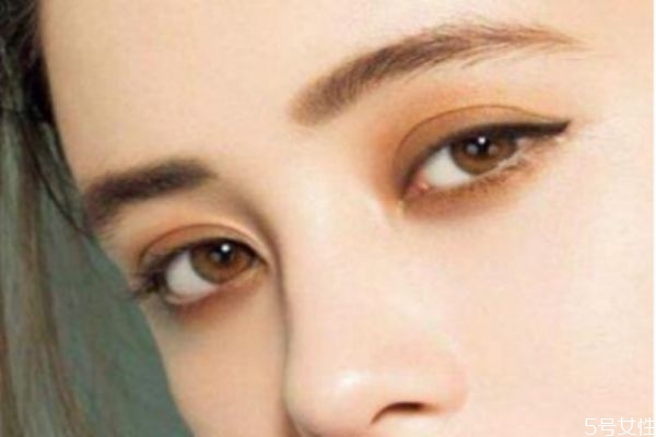 腫眼泡怎么畫眼線 腫眼泡怎么畫不顯腫 腫眼泡怎么畫眼線 腫眼泡怎么畫不顯腫