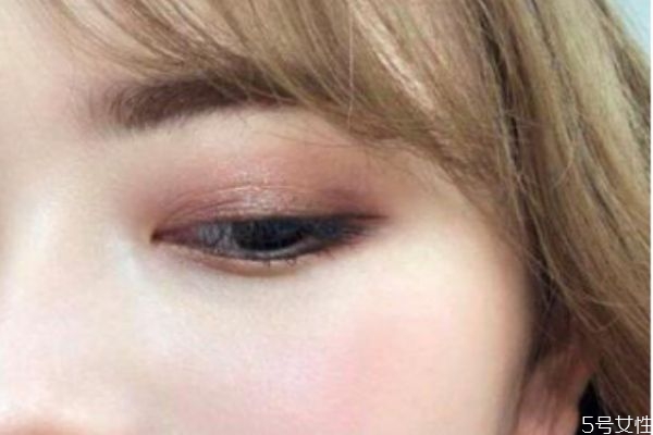 腫眼泡怎么畫眼線 腫眼泡怎么畫不顯腫 腫眼泡怎么畫眼線 腫眼泡怎么畫不顯腫